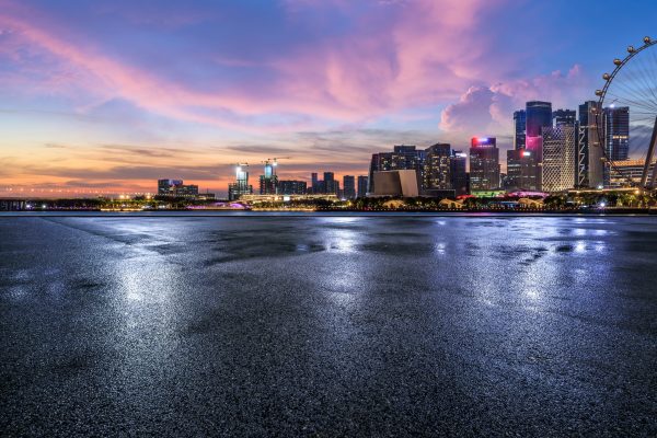 Bright sea and pink sky in Marina Bay